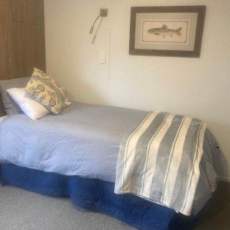 Anglers Adventure Paradise Cabin Bnb Wifi Parking Turangi Extérieur photo